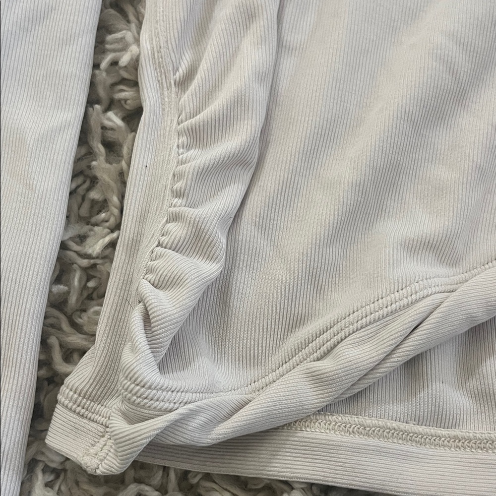 Lululemon PRE-OWNED Cream Long Sleeve Crop Top - Picture 3 of 4